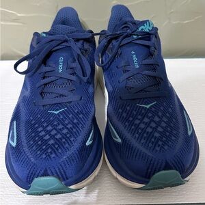 Women's Hoka one one Clifton 9 size
10.5B